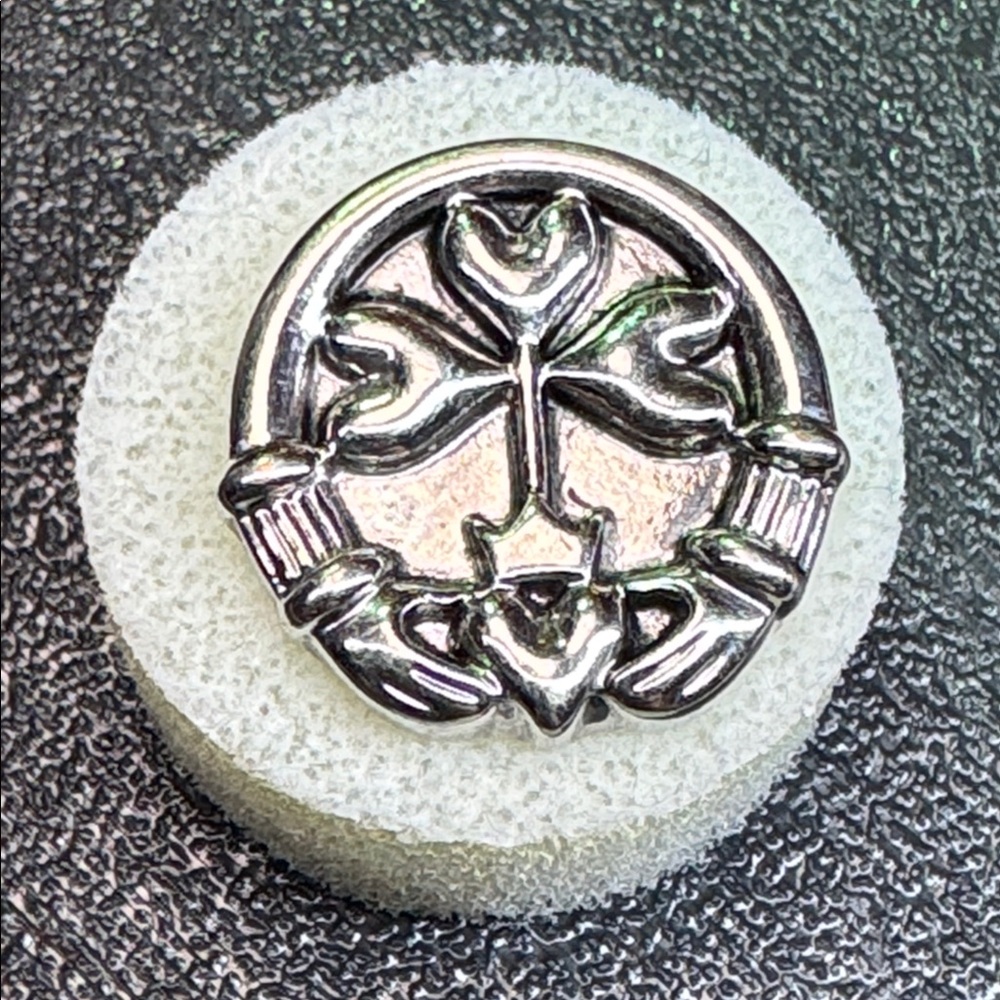 Ginger Snaps 20mm Irish Claddagh with heart snap